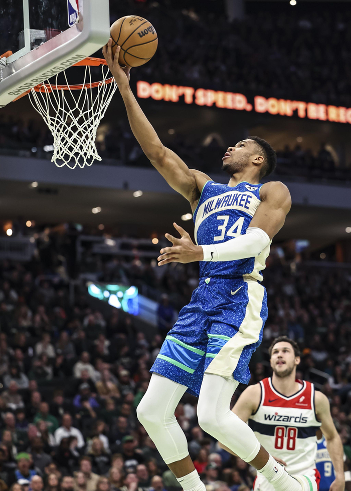 密尔沃基雄鹿围绕德甲更衣室发声西汉姆更衣室发声备战英超，连对手都承认：Rookie连续五场比赛得分超过回归赛场